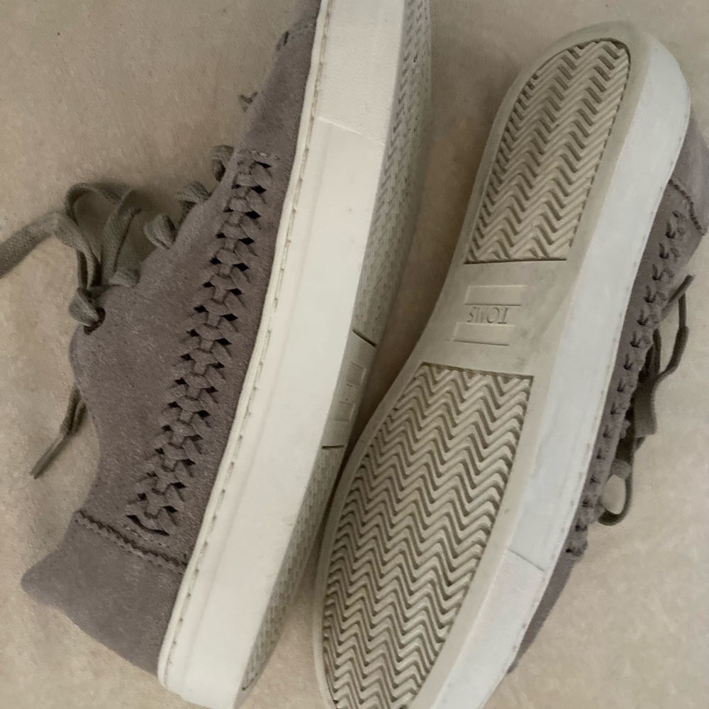 Sneakers - Picture 2 of 4